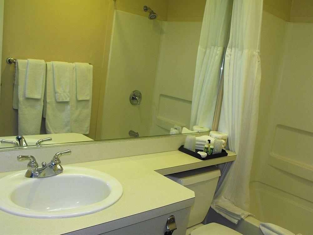 Glenwood Inn & Suites Trail Kültér fotó