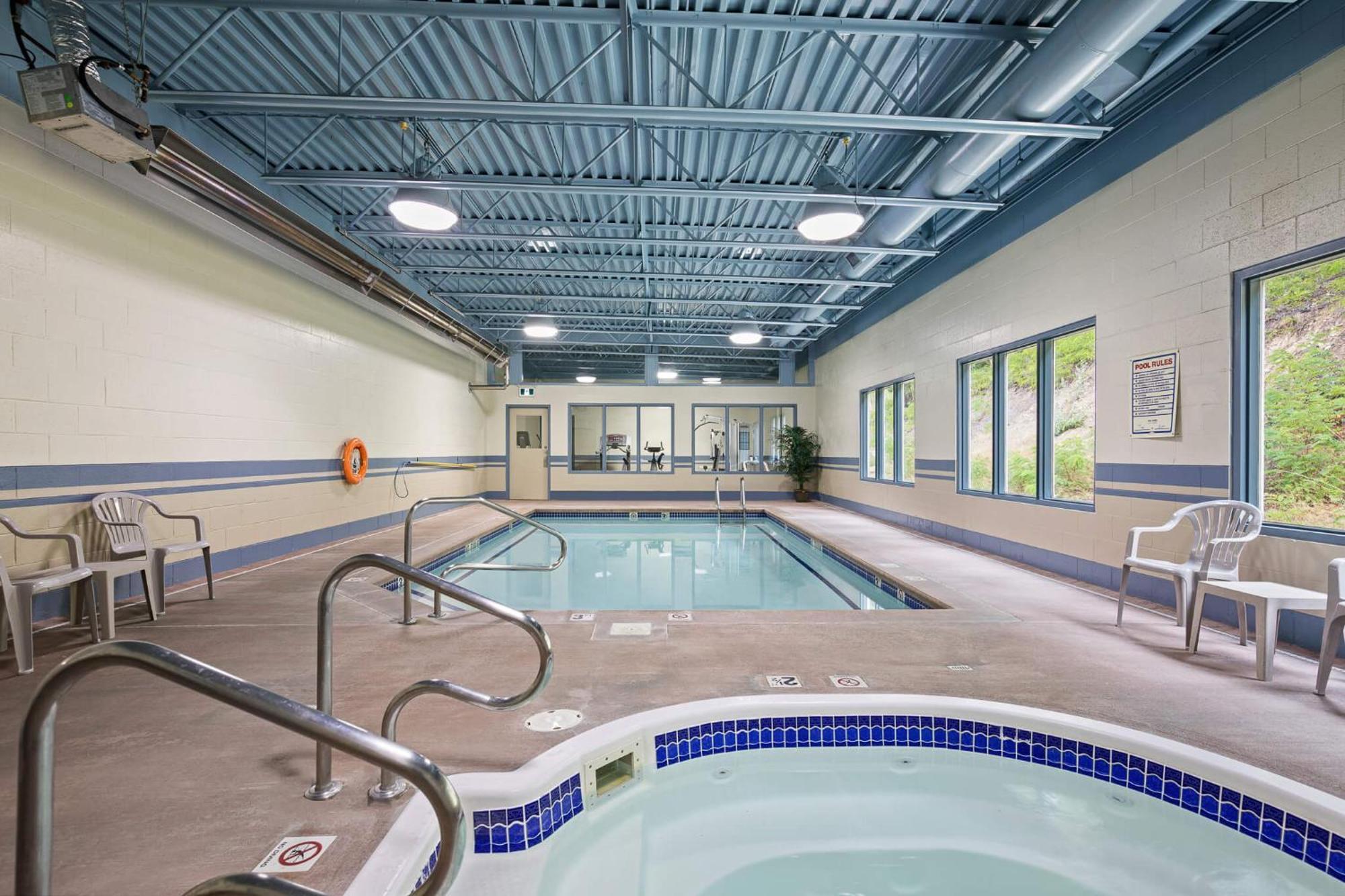 Glenwood Inn & Suites Trail Kültér fotó