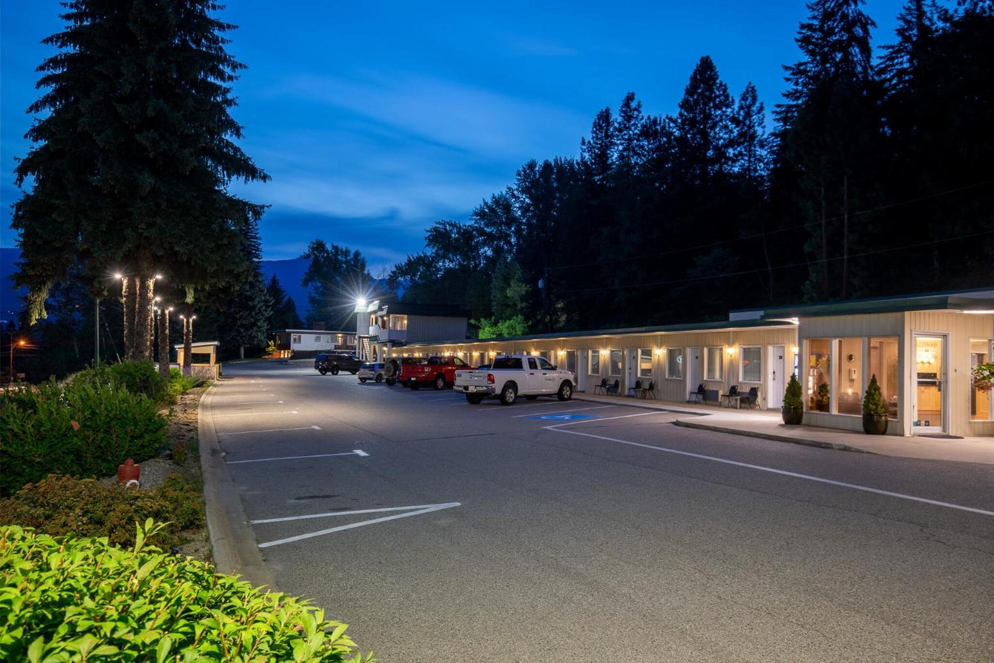 Glenwood Inn & Suites Trail Kültér fotó
