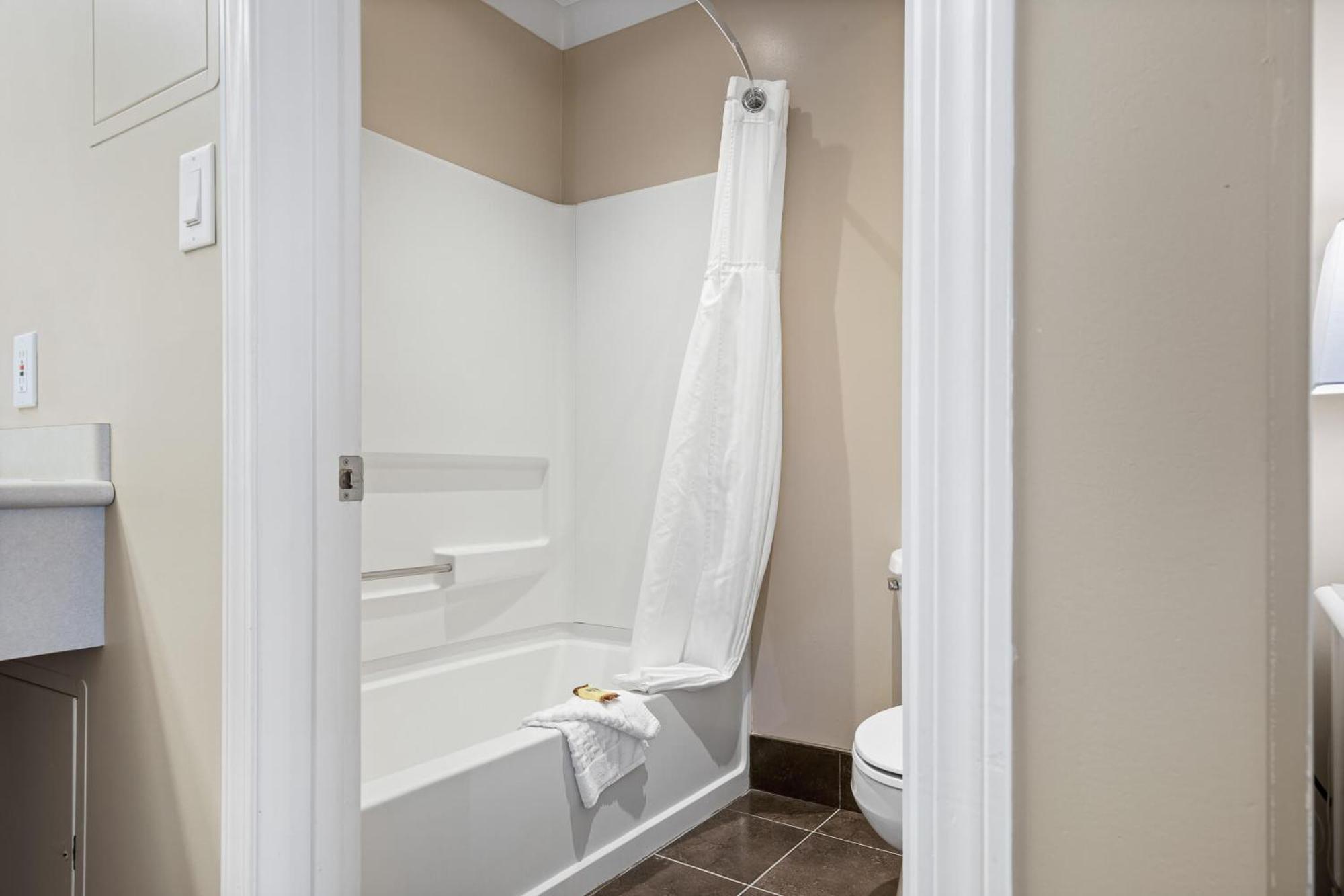 Glenwood Inn & Suites Trail Kültér fotó