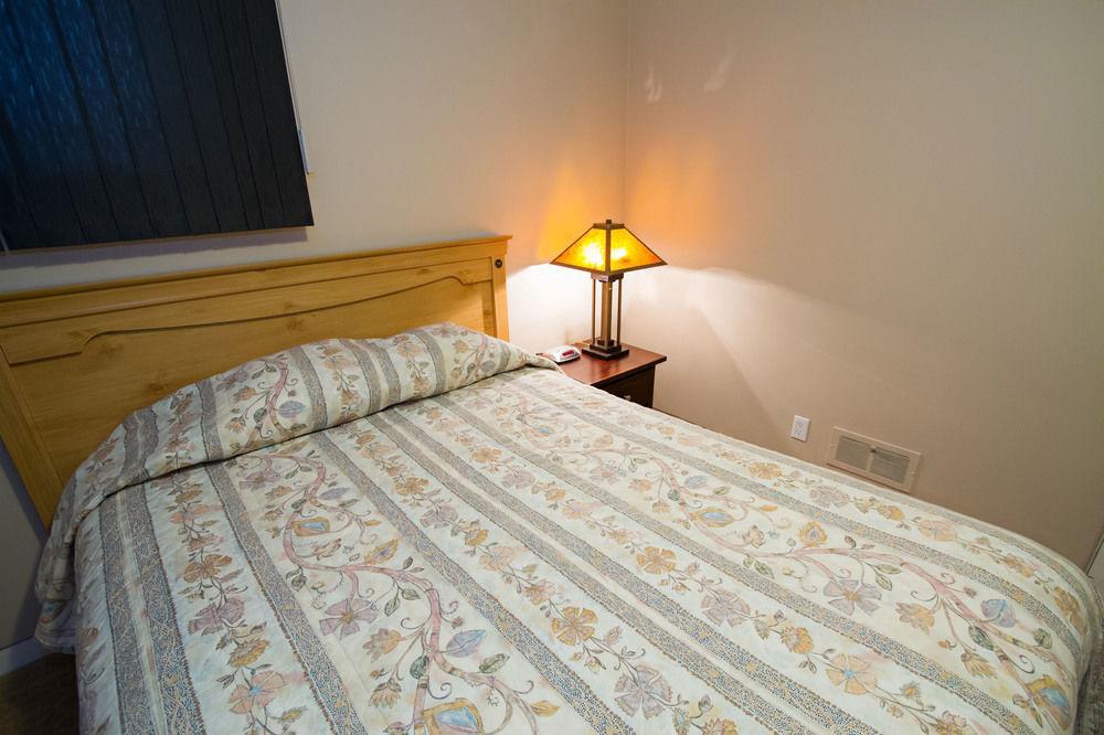 Glenwood Inn & Suites Trail Kültér fotó