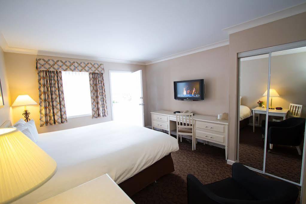 Glenwood Inn & Suites Trail Kültér fotó