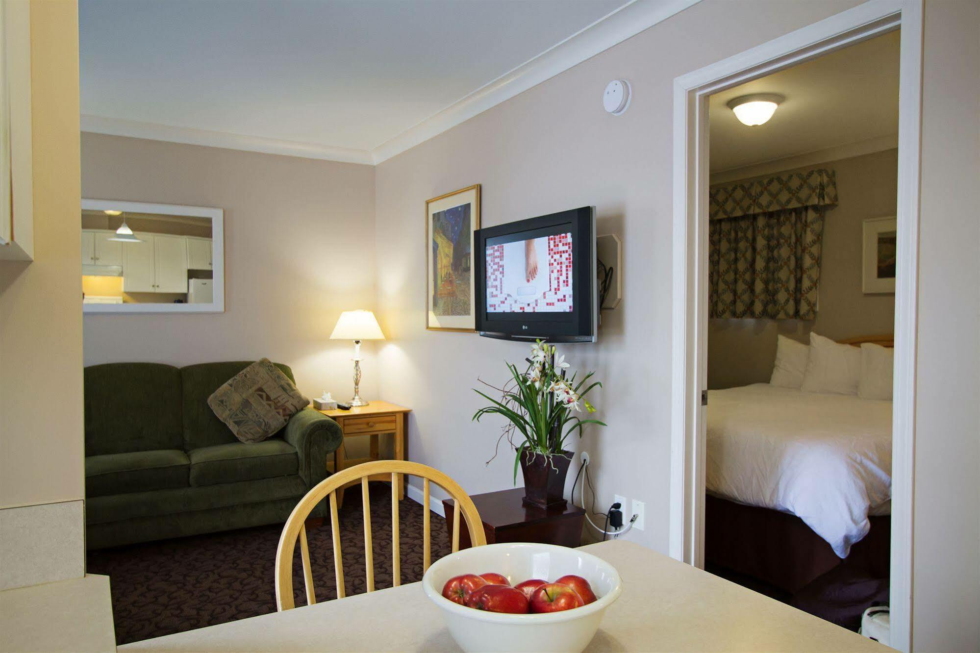 Glenwood Inn & Suites Trail Kültér fotó
