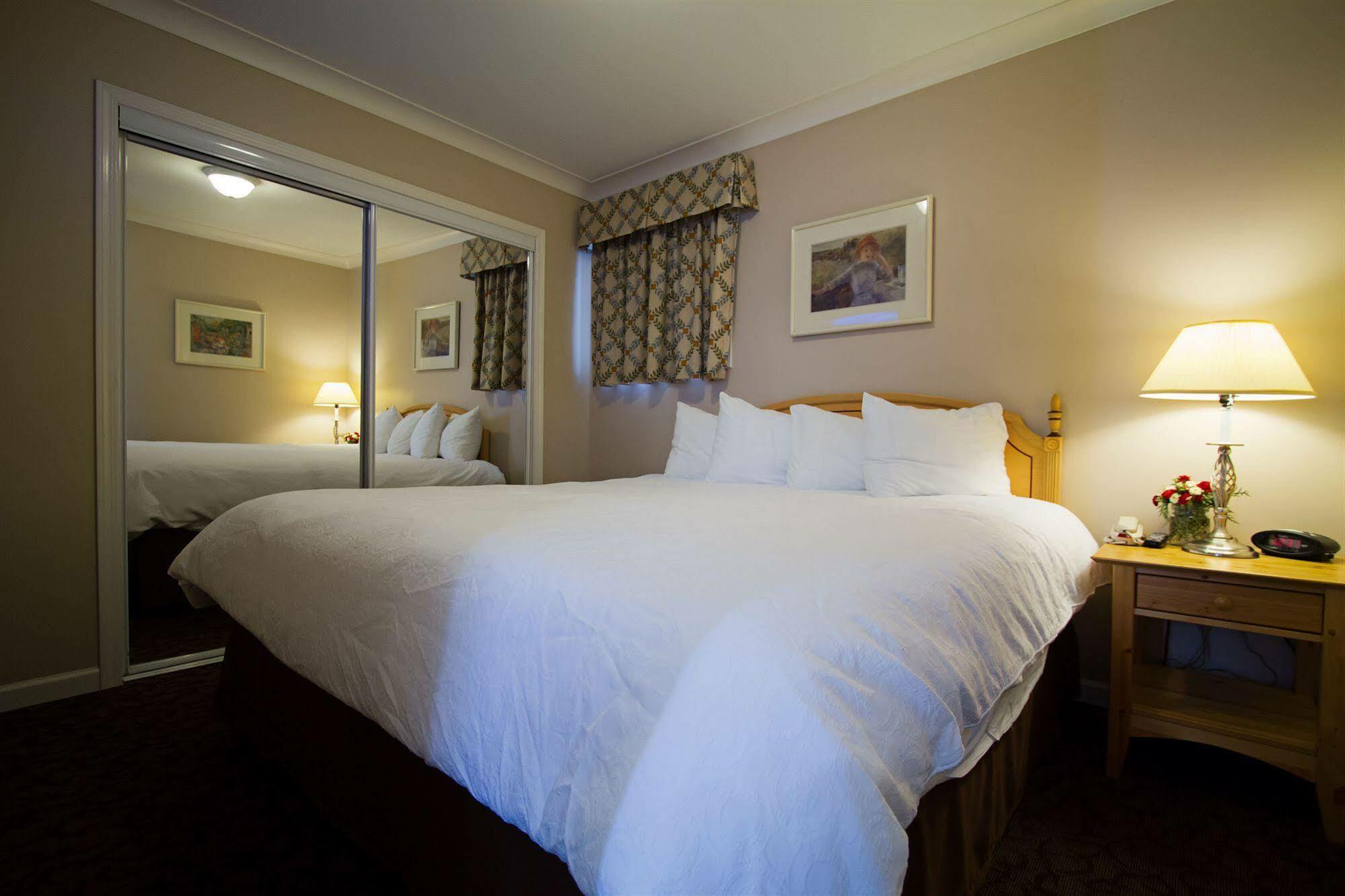 Glenwood Inn & Suites Trail Kültér fotó