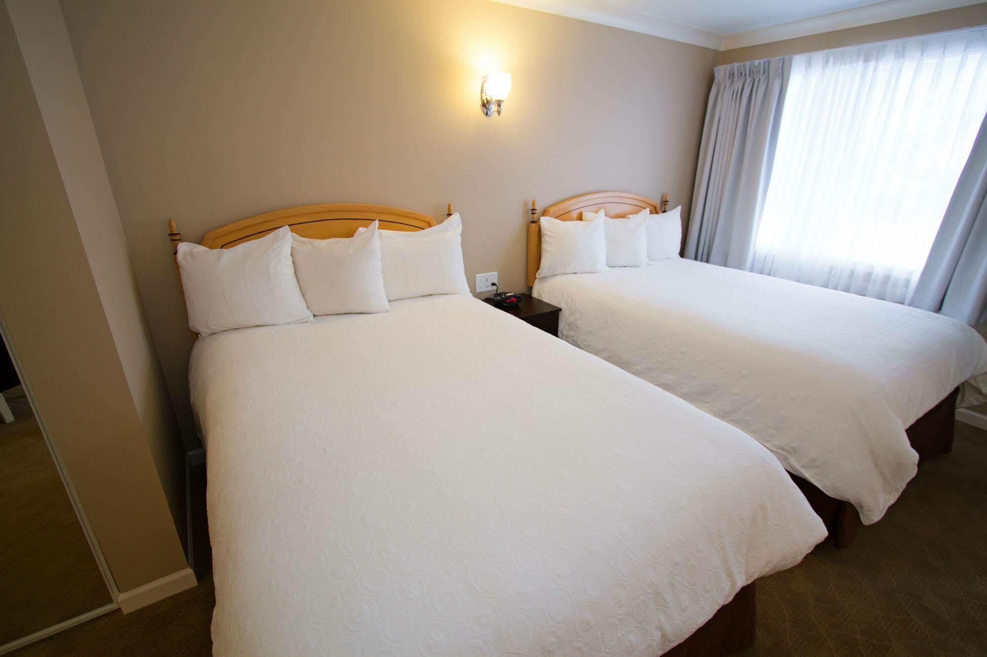 Glenwood Inn & Suites Trail Kültér fotó